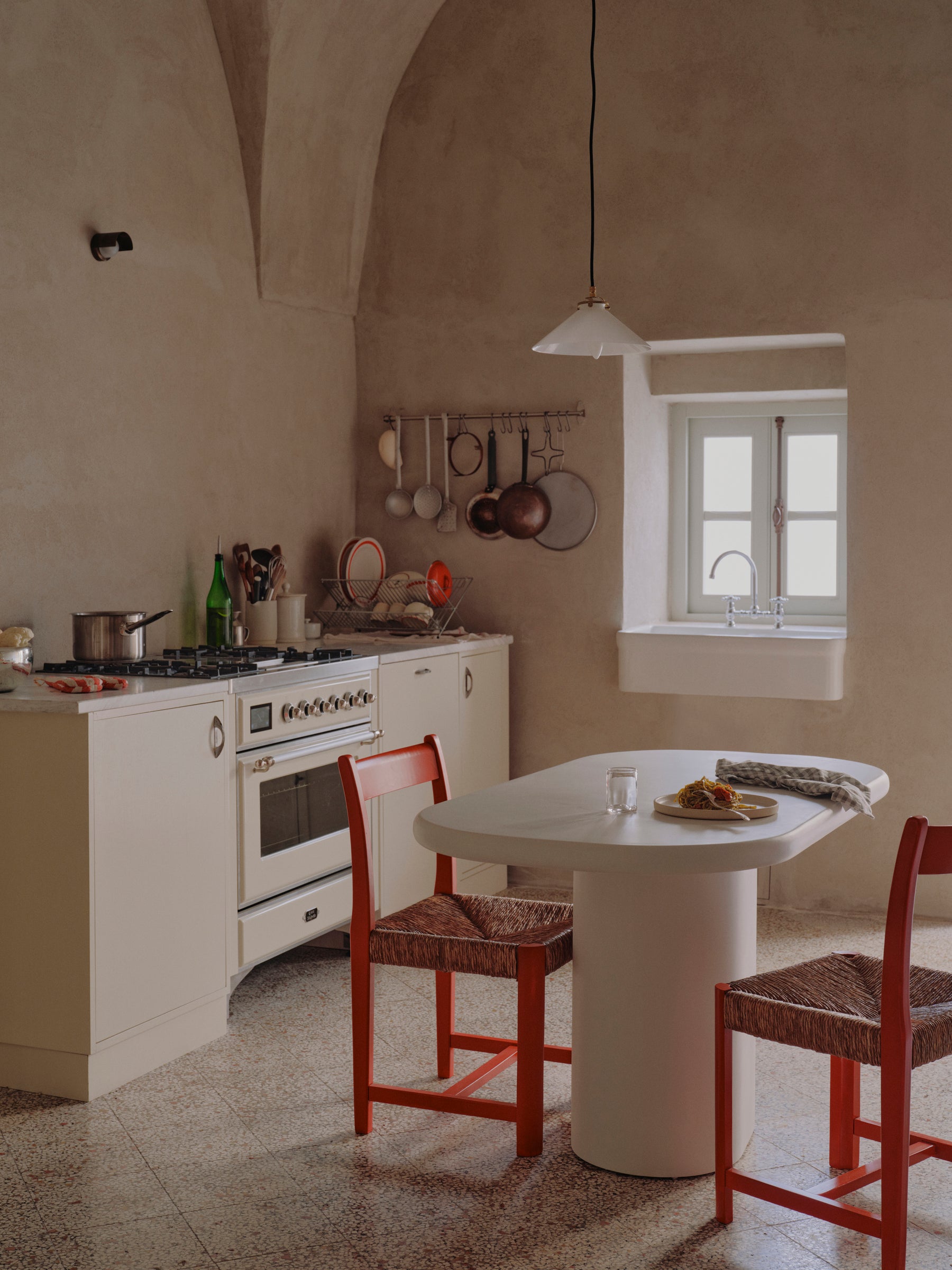 Lucca dining table