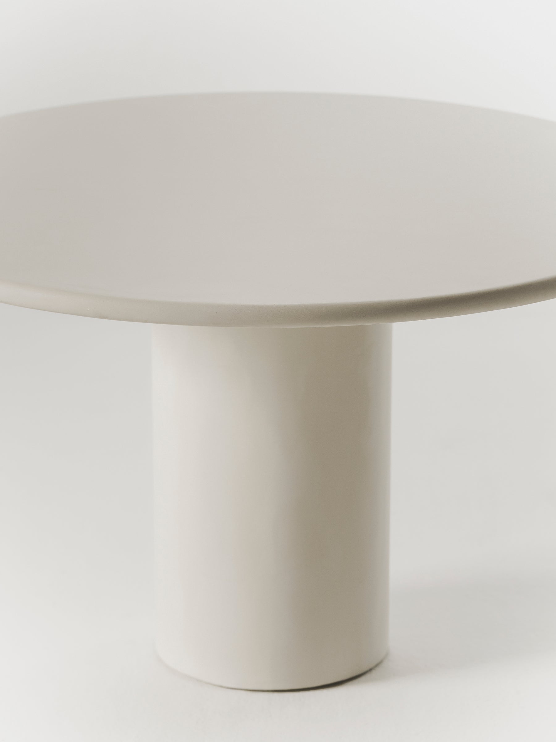 Gio dining table