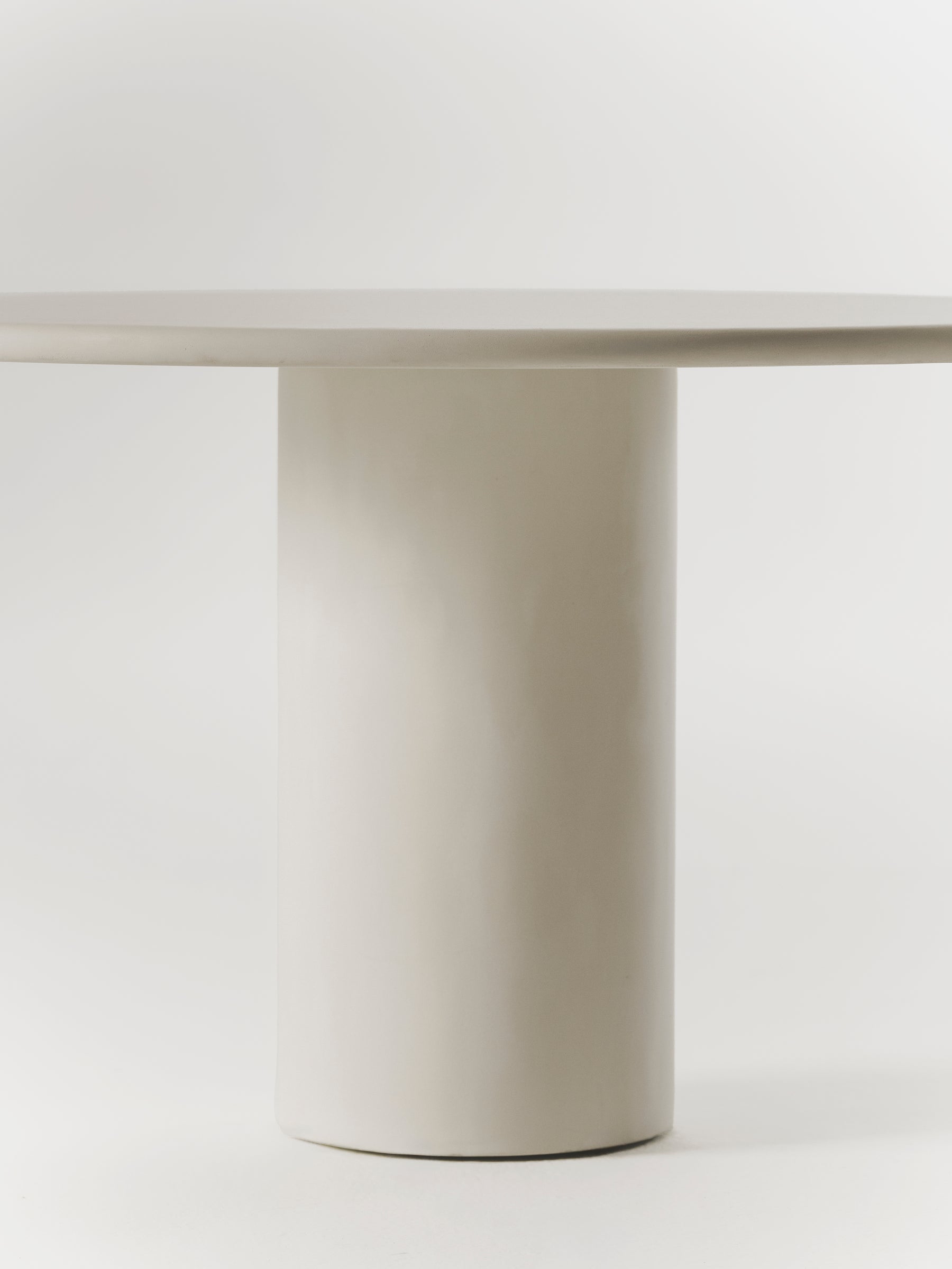 Gio dining table