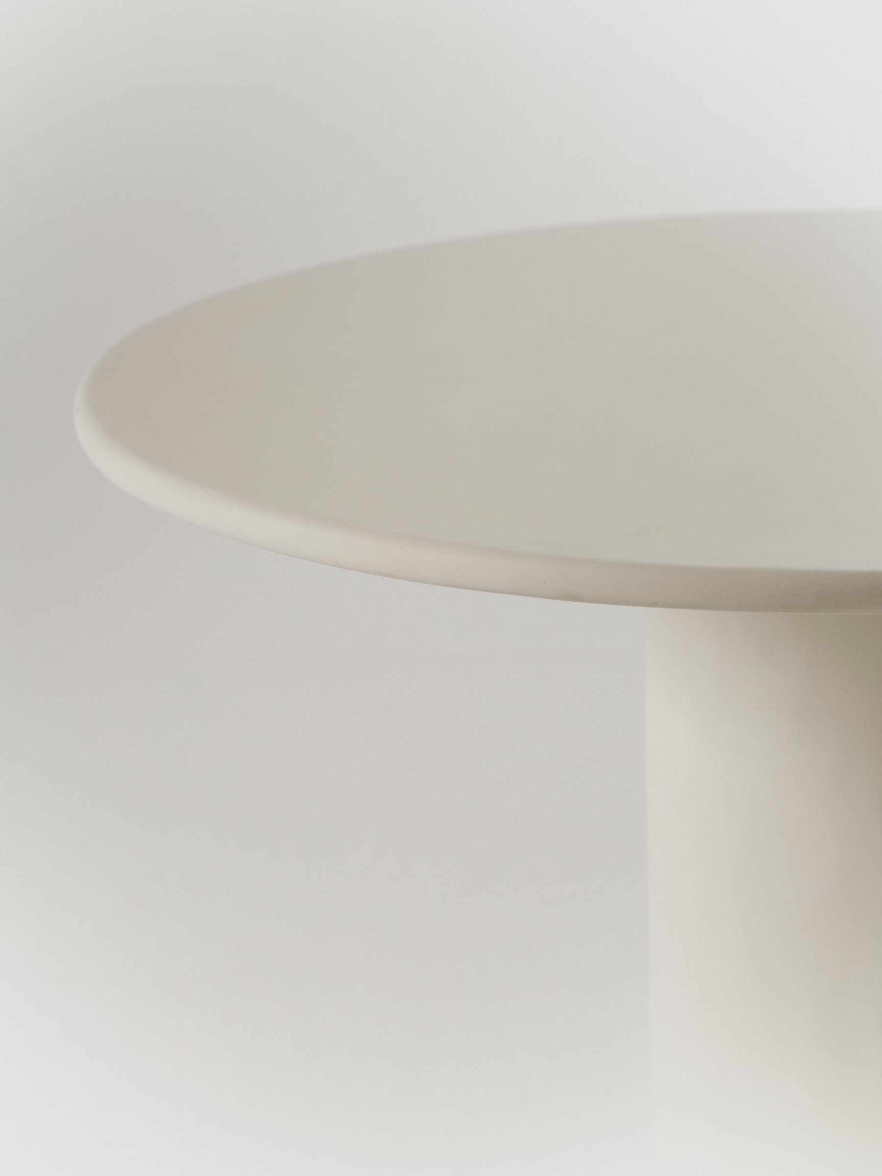 Gio dining table
