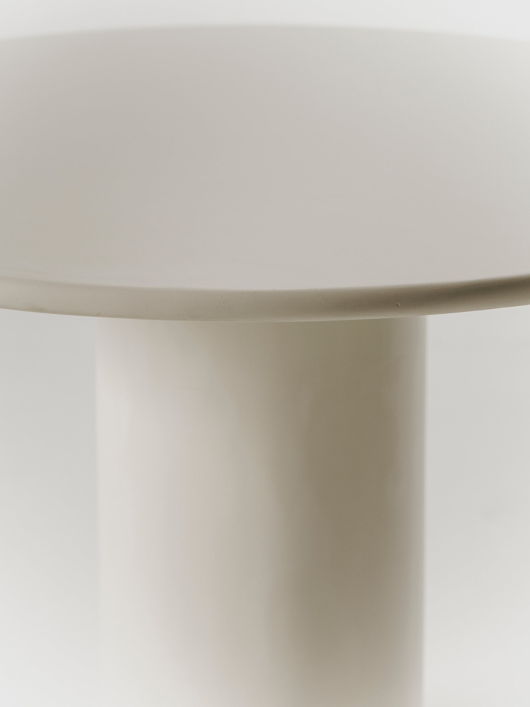 Gio dining table