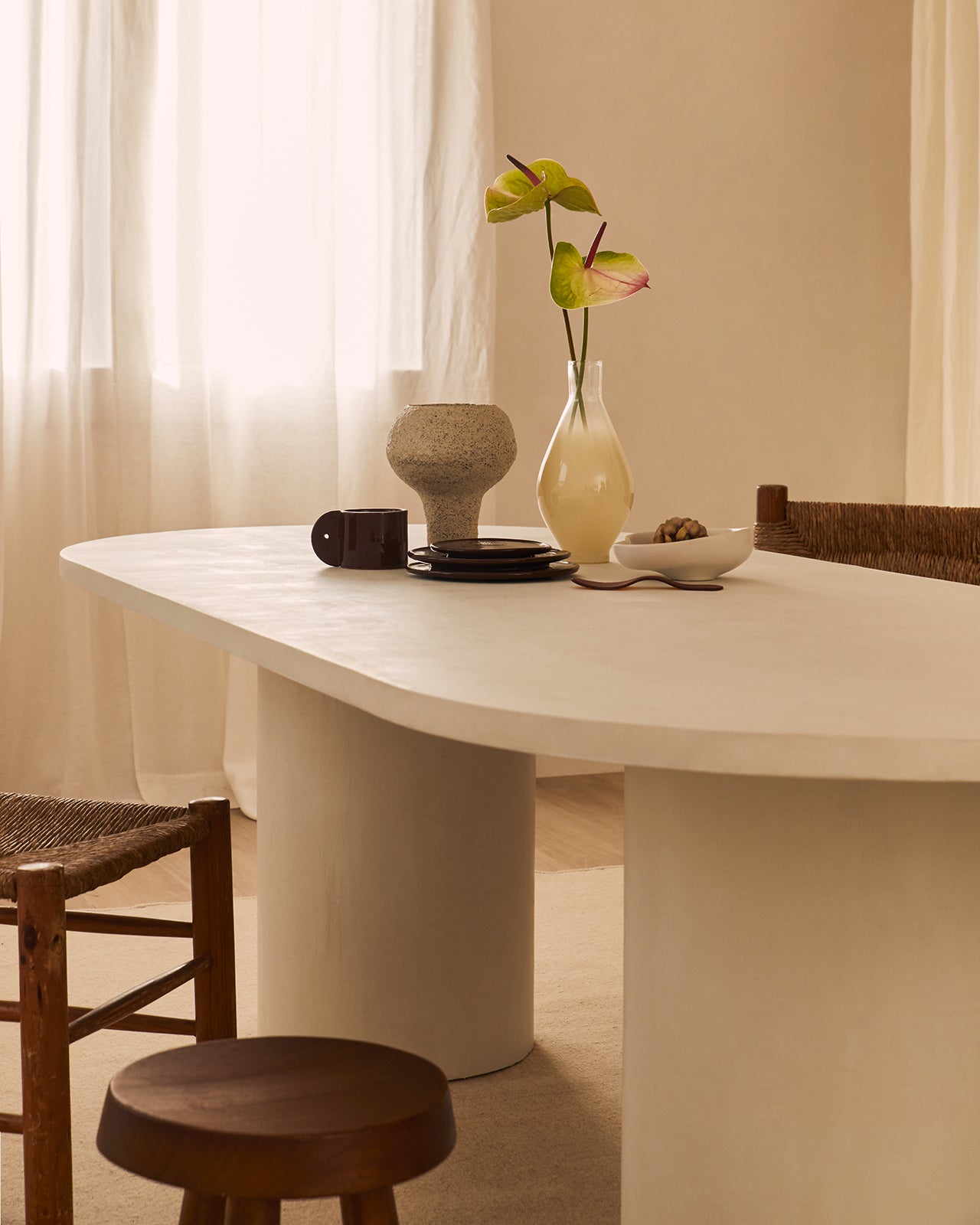 Reye dining table