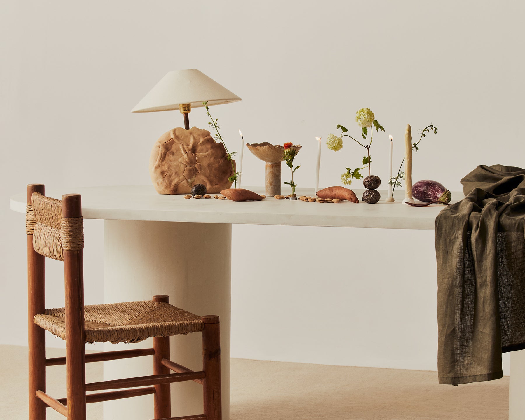 Reye dining table