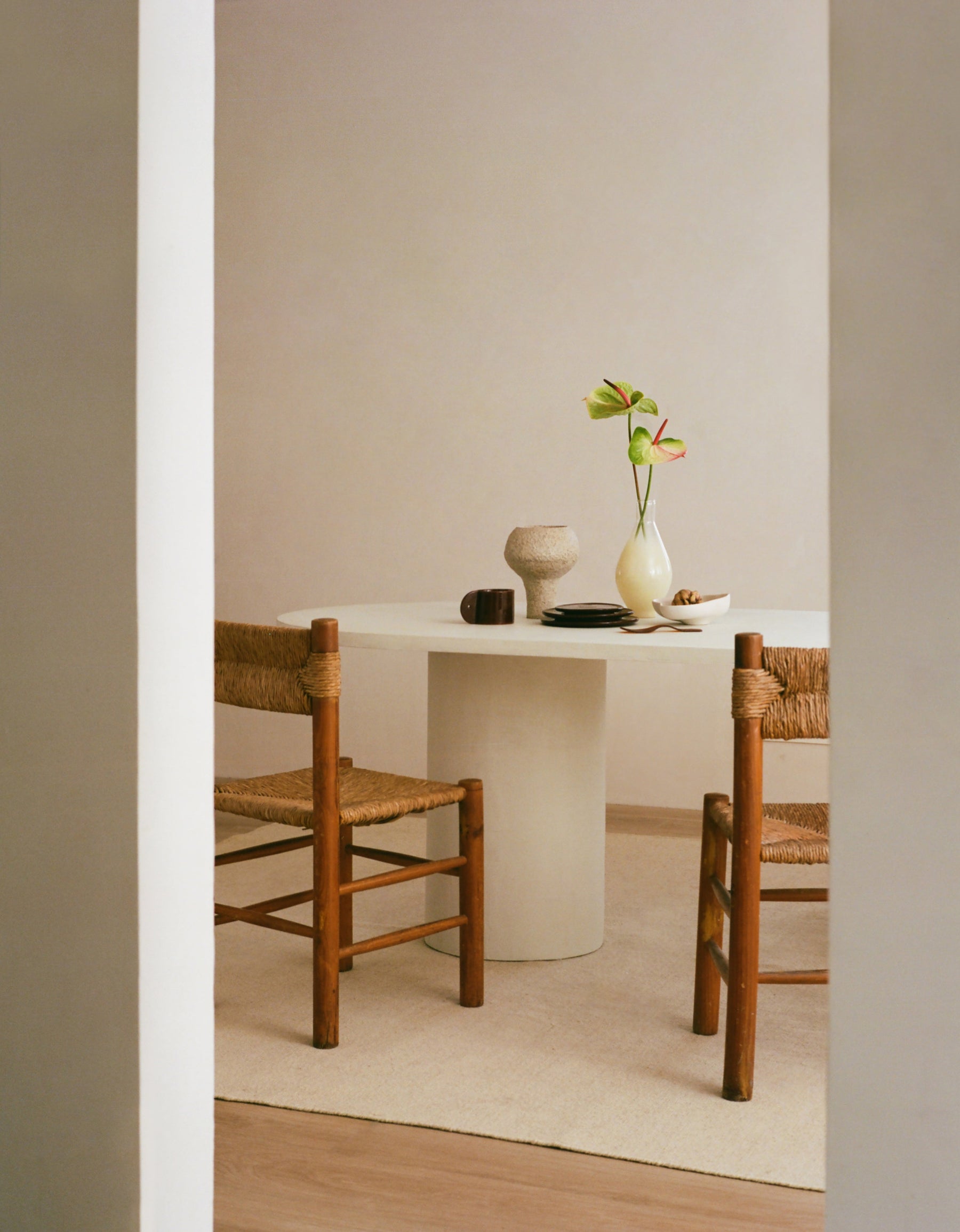 Reye dining table