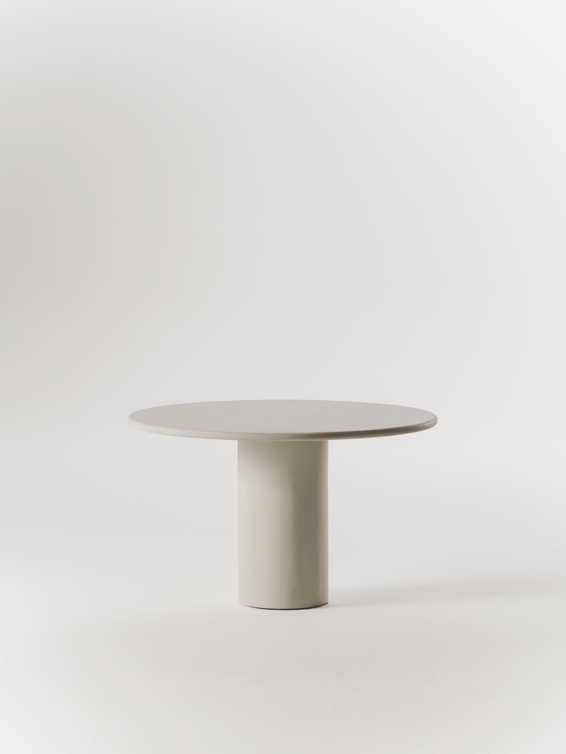 Gio dining table